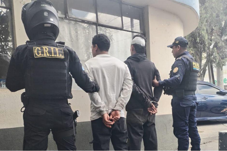 Los detenidos son señalados de haber intentado robar a mano armada una motocicleta. (Foto: PNC)