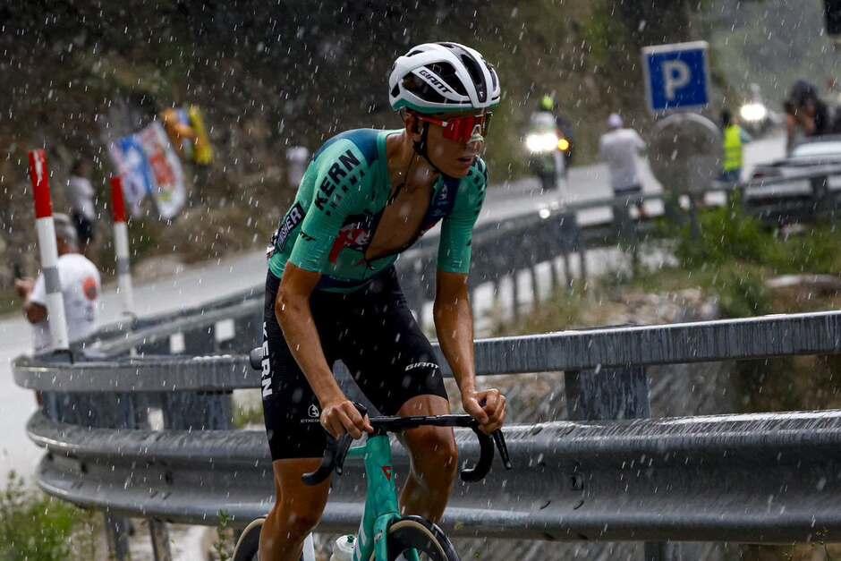 Los ciclistas compitieron antes de la llegada de la tormenta. (Foto: Equipo Kern Pharma) 