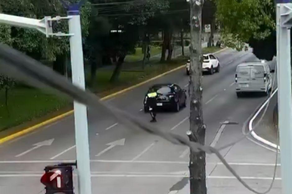 Un conductor ebrio se quedó dormido en la avenida Reforma. (Foto: Captura de video)