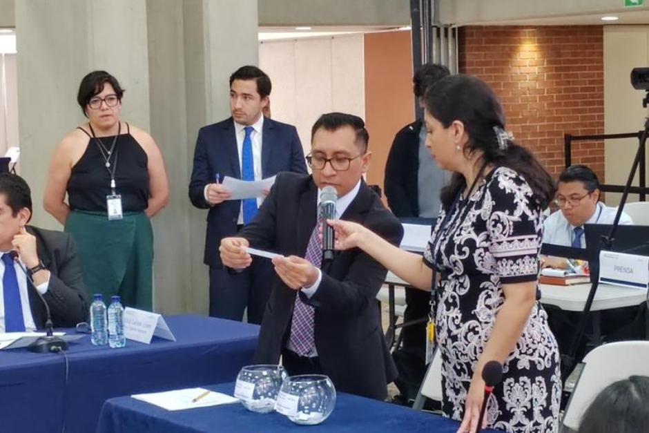 La Comisión de Postulación que elaborará la nómina de candidatos a jefe de la CGC inició la revisión de expedientes de los 58 aspirantes a dirigir esta dependencia. (Foto: Guatemala Visible)