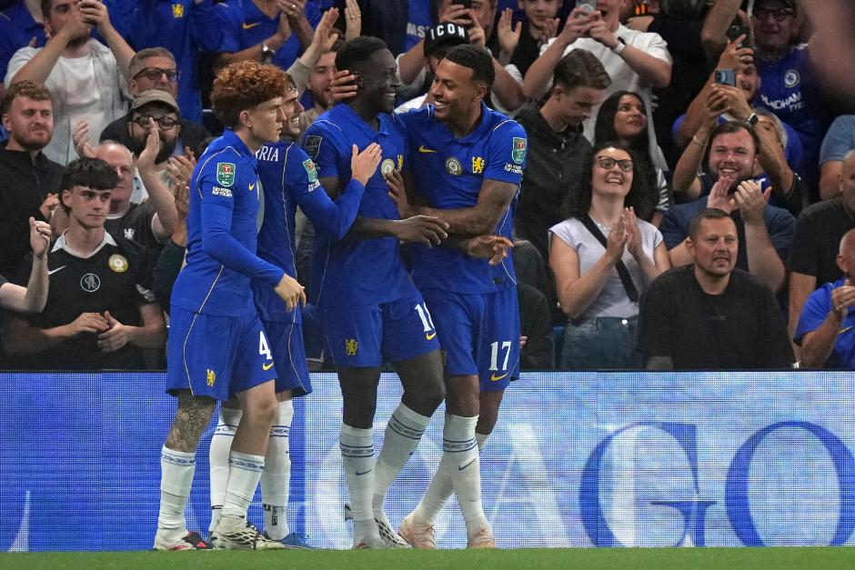Danny Welbeck anotó su primer gol de la temporada con su nuevo equipo, el Chelsea. (Foto: AFP)