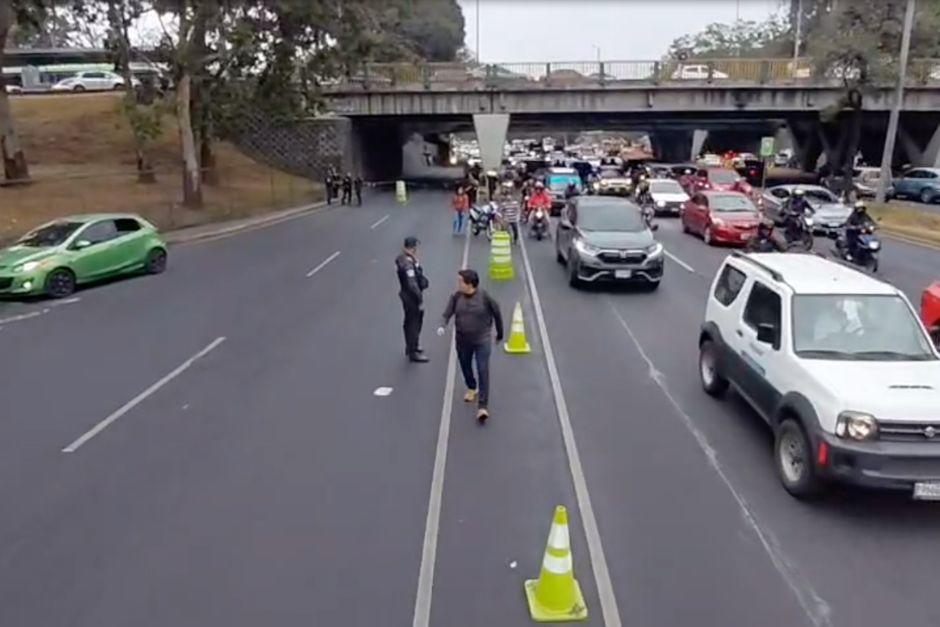 Las autoridades han cerrado dos carriles tras crimen en El Trébol. (Foto: CBM)