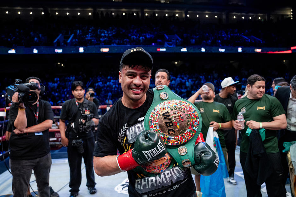 Léster Martínez retuvo el cinturón de Campeón Interino y ahora quiere el título indiscutido del Peso Supermedio. (Foto: Víctor Escobedo)