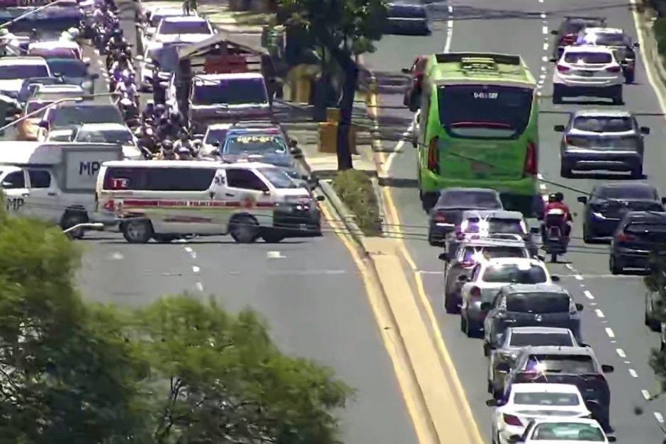 Los carriles con dirección hacia el Anillo Periférico mantienen complicaciones viales este domingo. (Foto vía: Policía Municipal de Tránsito)