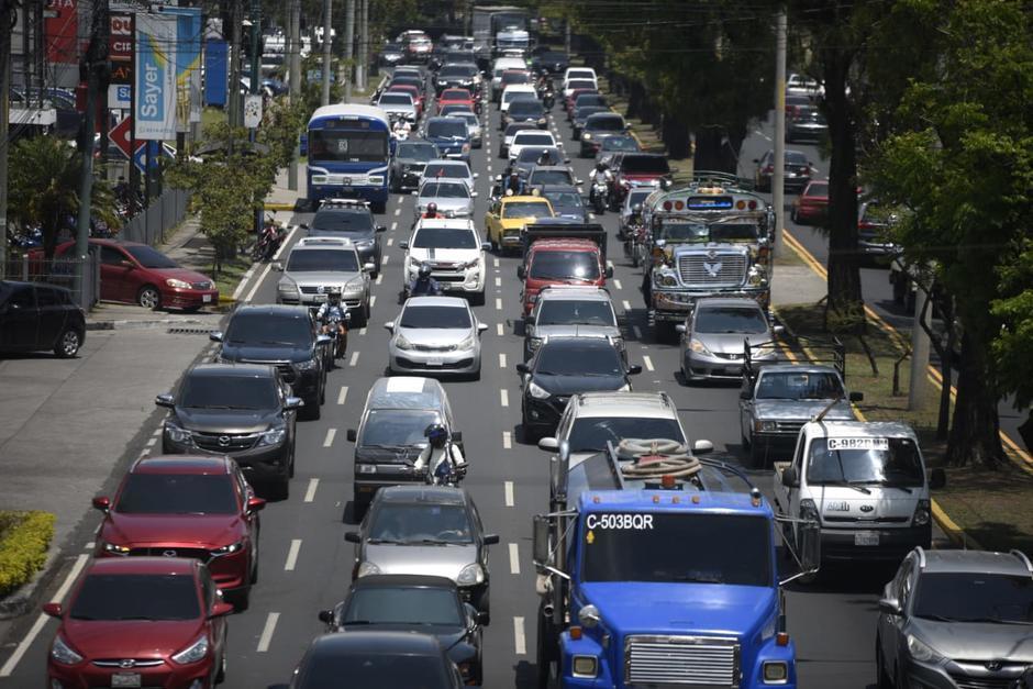 El transito vehícular aumento la tarde de este domingo. (Foto: Archivo / Soy502)