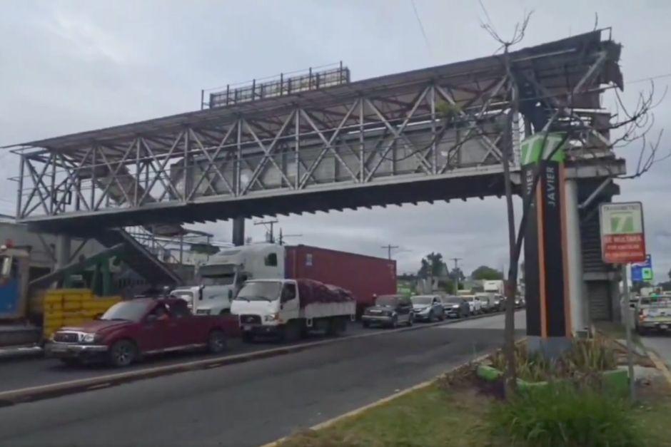 Debido a la instalación de la estructura se tendrá un cierre vehicular en la calzada Raúl Aguilar Batres. (Foto: captura de video)