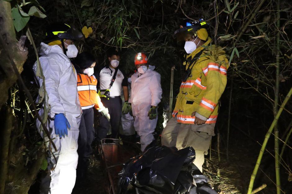 En un área boscosa fue encontrado esta macabra escena. (Foto: Bomberos Voluntarios)