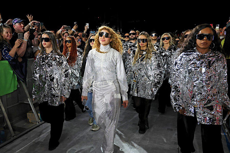 Como fan puedes tener la oportunidad de caminar al escenario junto a la estrella colombiana. (Foto: AFP)