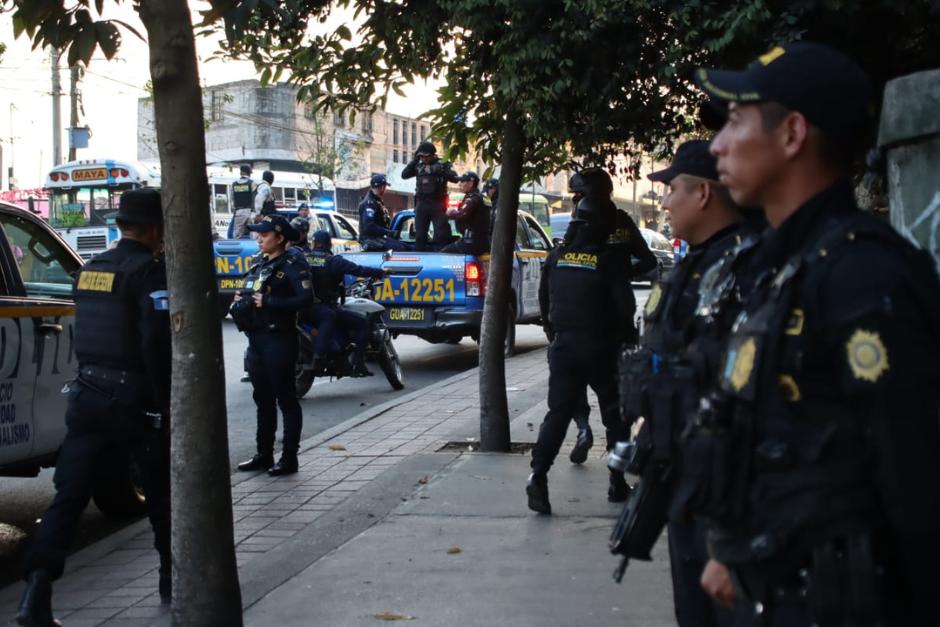La PNC y el Ejército realiza operativos en colonias de zona 18 ante información de posibles ataques. (Foto: PNC)