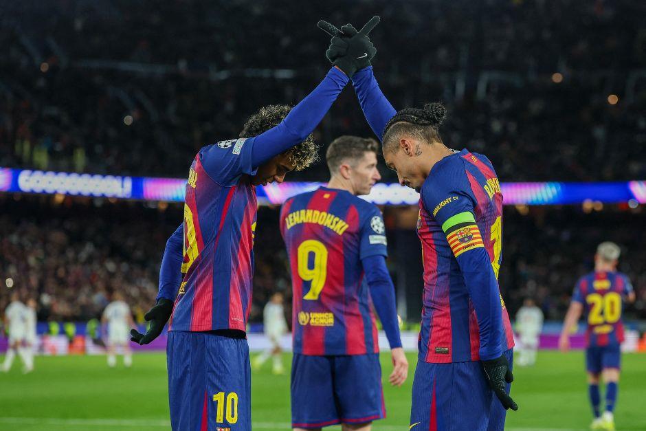 Lamine Yamal y Raphinha fueron importantes en el partido con los goles que dieron vida a los culés. (Foto: AFP)