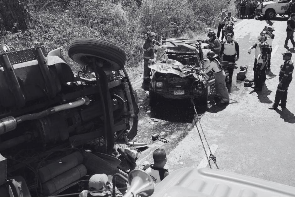 El conductor del picop falleció minutos más tarde del accidente debido a la gravedad de las heridas. (Foto: Bomberos Voluntarios)