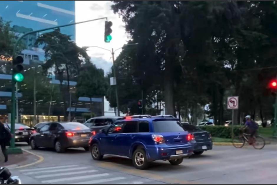 Este proyecto busca evitar que los autos bloqueen intersecciones. (Foto: captura de video)