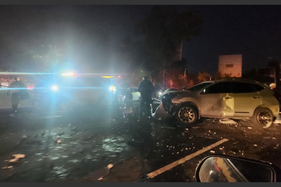 El accidente complica la salida de Mixco hacia zona 11. (Foto: redes sociales)