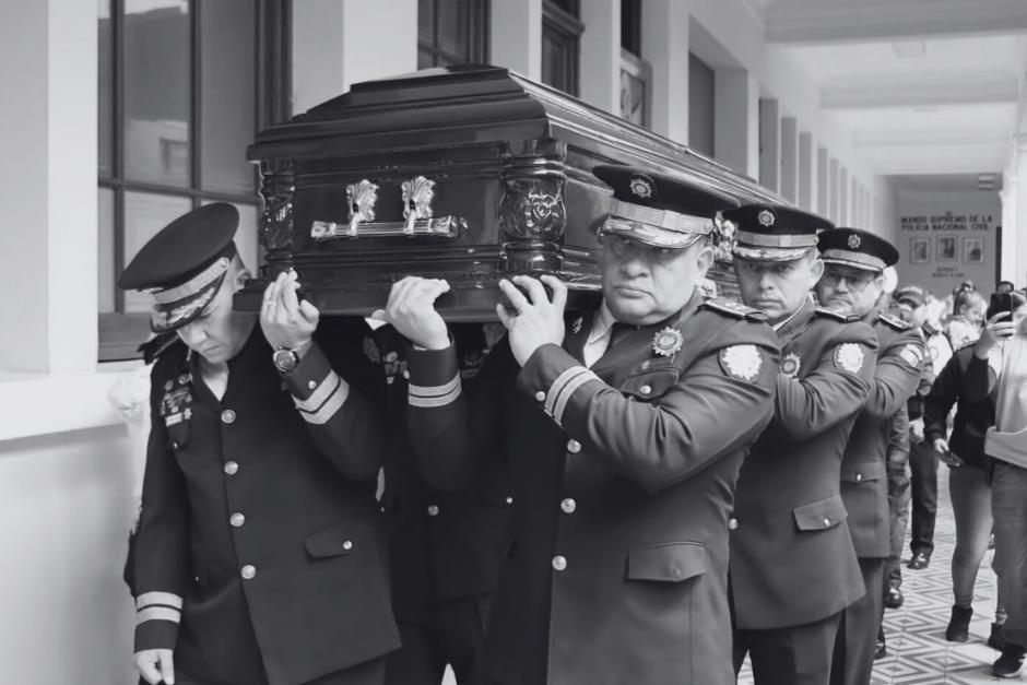 Las honras fúnebres se realizaron en la Dirección General de la Policía Nacional Civil, (Foto: PNC)