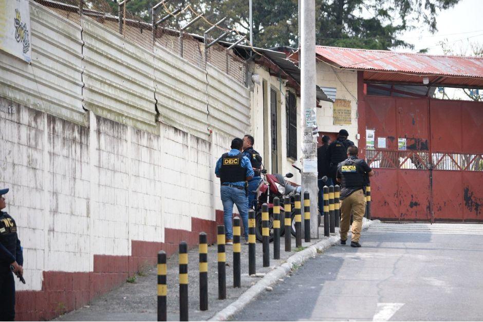 Investigadores se encontraban realizando búsqueda de ilícitos ante denuncias ciudadanas en la zona 7. (Foto: PNC)