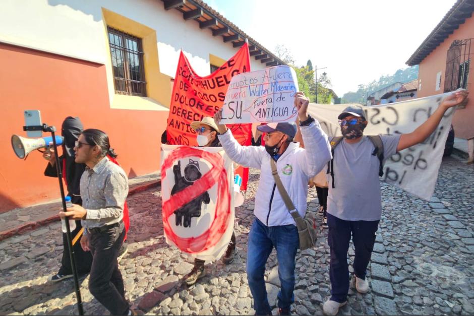 Frente al lugar donde se llevará a cabo la designación del CSU hay una manifestación de personas que exigen transparencia en sus actuaciones. (Foto: Archivo / Soy502)