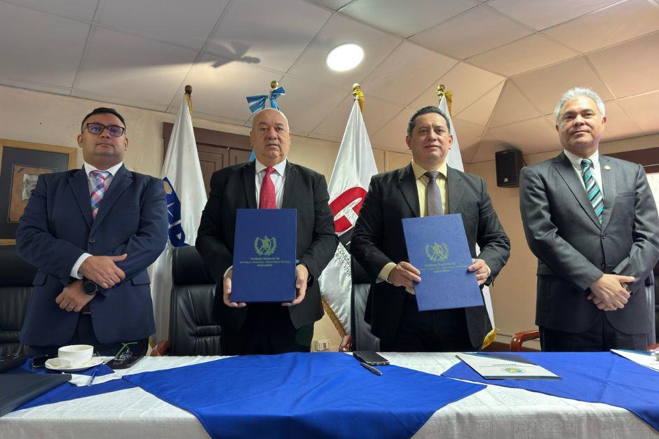 Las autoridades de ambas instituciones firmaron el convenio para fortalecer la seguridad aérea. (Foto: DGAC)