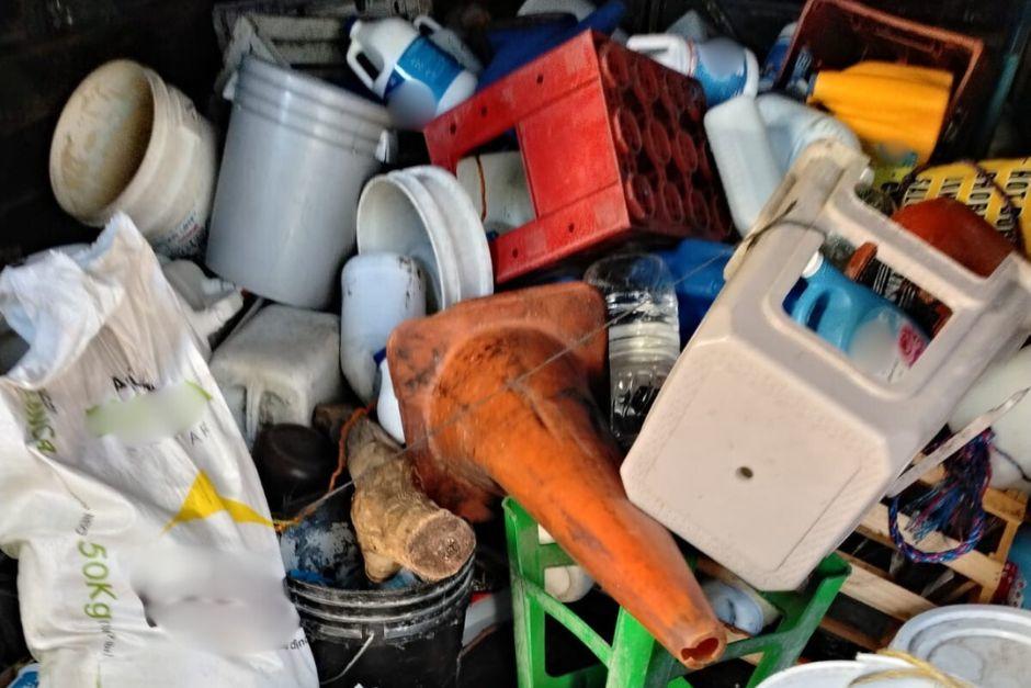 Varios objetos usados para apartar parqueos han estado siendo retirados por las autoridades. (Foto: PMT)