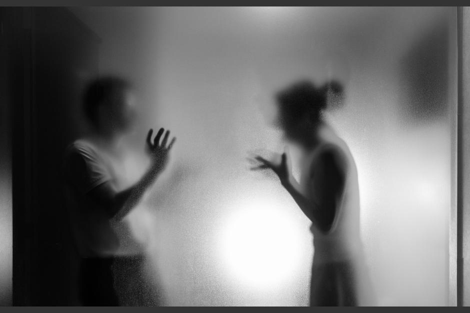 Tras una discusión, el hombre terminó disparando a la mujer que lo acompañaba. (Foto ilustrativa: Shutterstock)