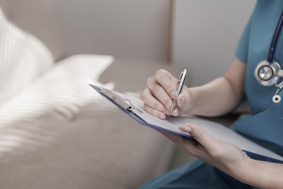 La joven lucha por su vida en el intensivo de un hospital. (Foto: Shutterstock)