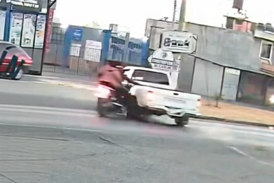 El conductor siguió la marcha luego de la colisión. (Foto: Captura de video/Redes Sociales)