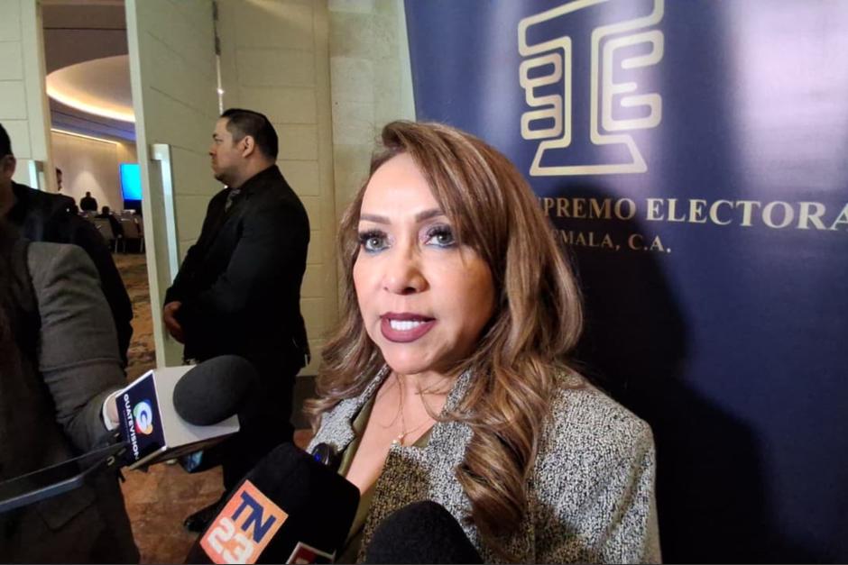 La magistrada Irma Palencia brindó declaraciones a los medios de comunicación. (Foto: Wilder López / Soy502)