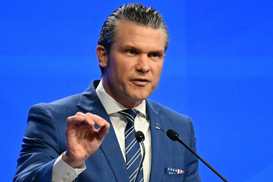 Pete Hegseth, secretario de Guerra de EE.UU., afirma que no tolerarán misiles contra el pueblo estadounidense durante conflicto en Irán. (Foto: AFP/Soy502) 