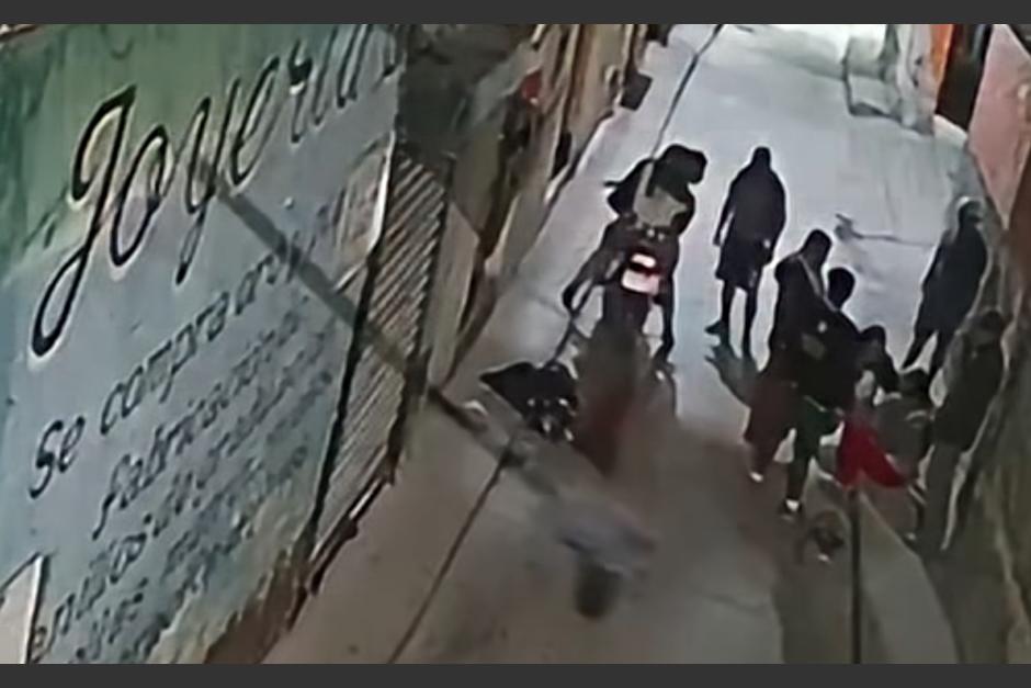 La víctima fue despojada de todas sus pertenencias. (Foto: captura de video)