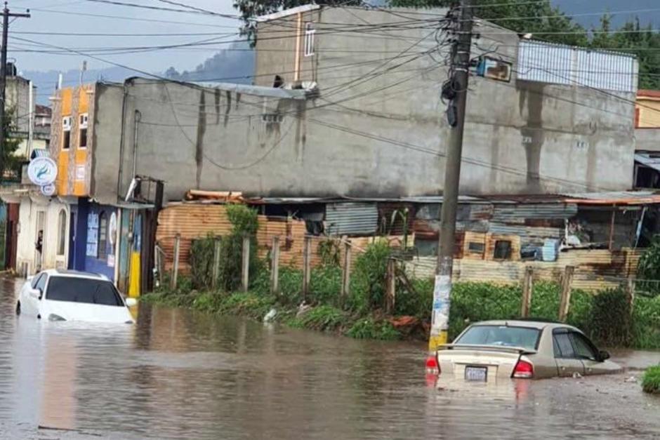 Las lluvias han provocado inundaciones, derrumbes y caída de árboles. (Foto: Conred)