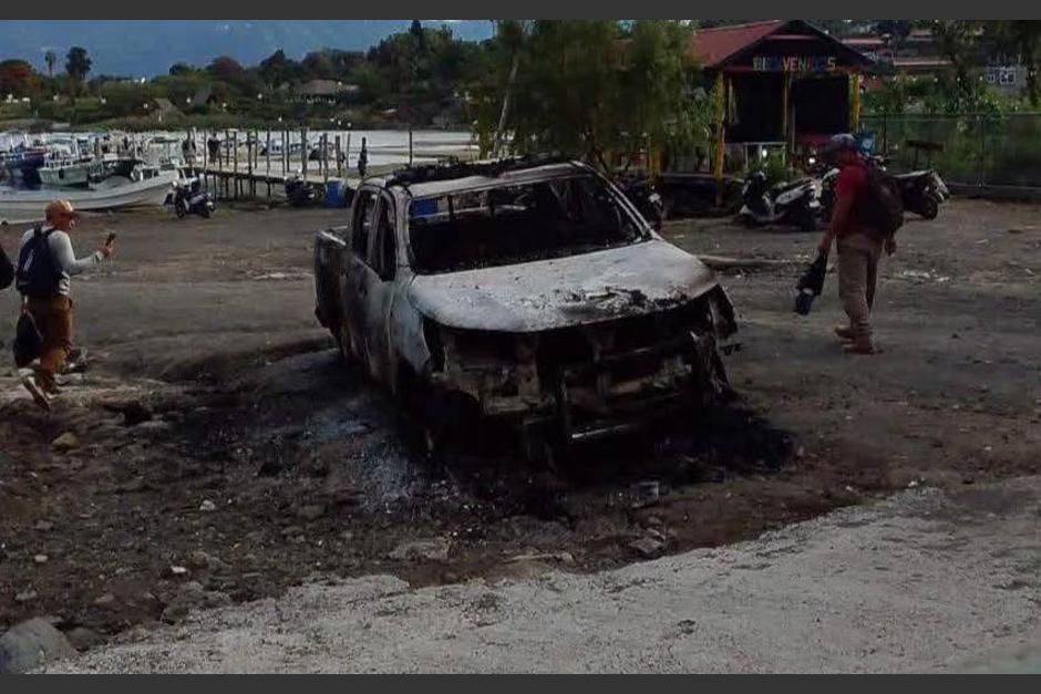 Una patrulla fue calcinada durante las protestas. (Foto: redes sociales)