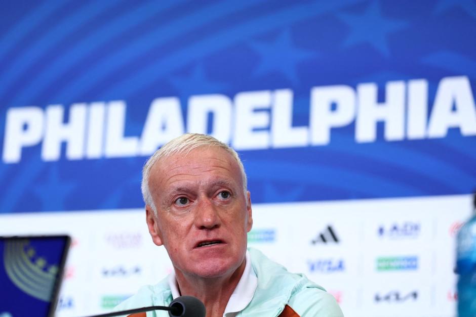 Didier Deschamps en conferencia de prensa este viernes, previo a enfrentar a Paraguay. (Foto: AFP)