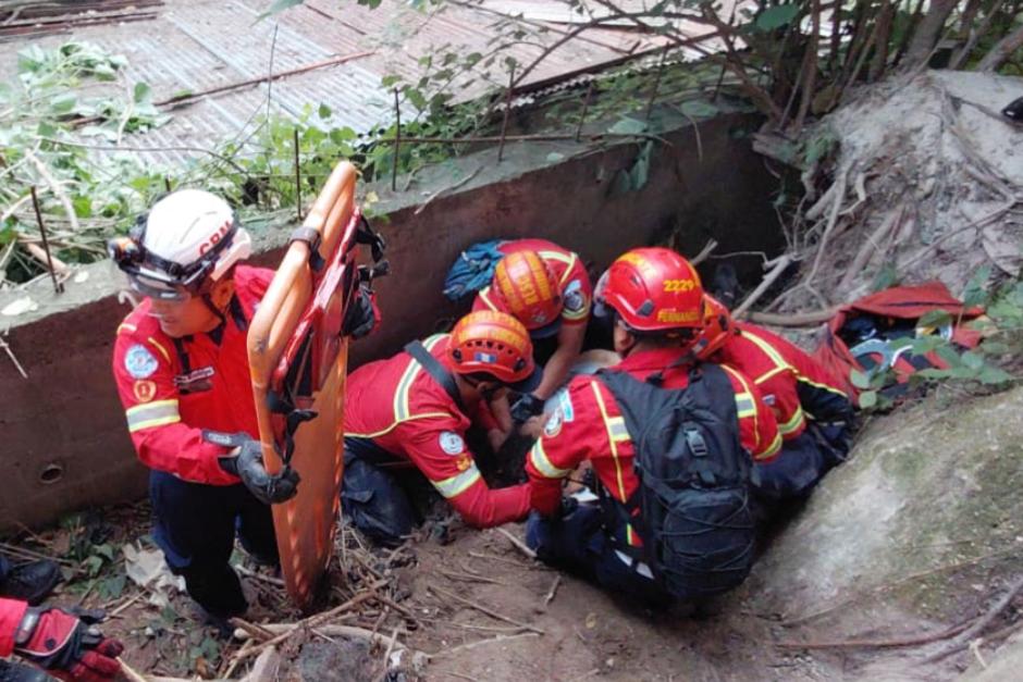 La mujer según indicó resbaló en el patio de su casa y se fue al barranco. (Foto: Jorge Senté/Colaborador)