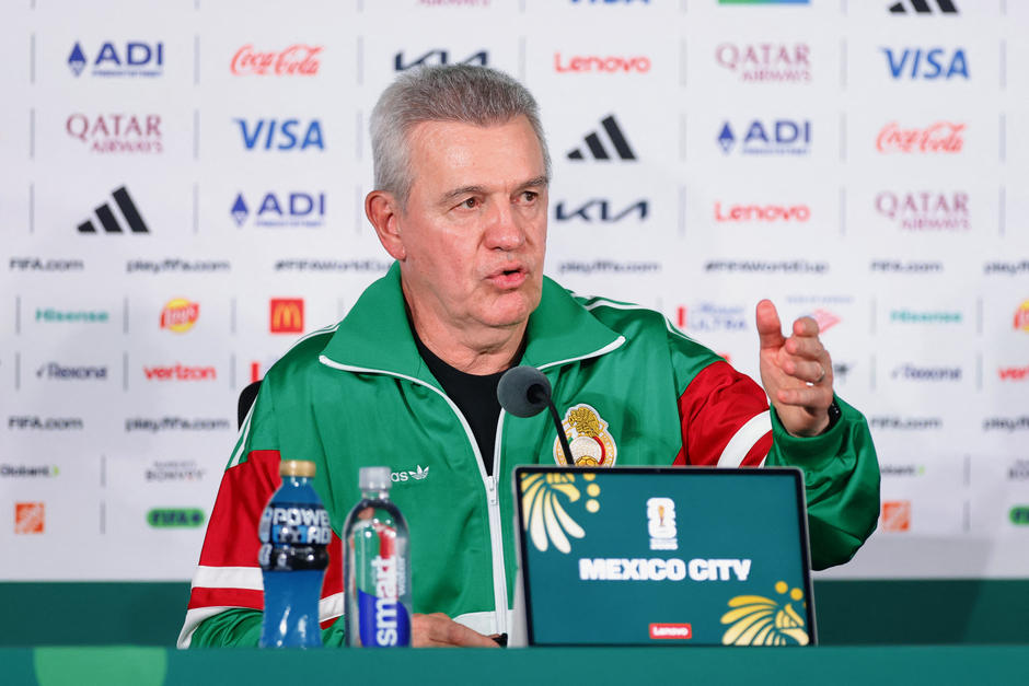 Aguirre durante la conferencia previa al duelo frente a Inglaterra, uno de los favoritos al título. (Foto: AFP) 
