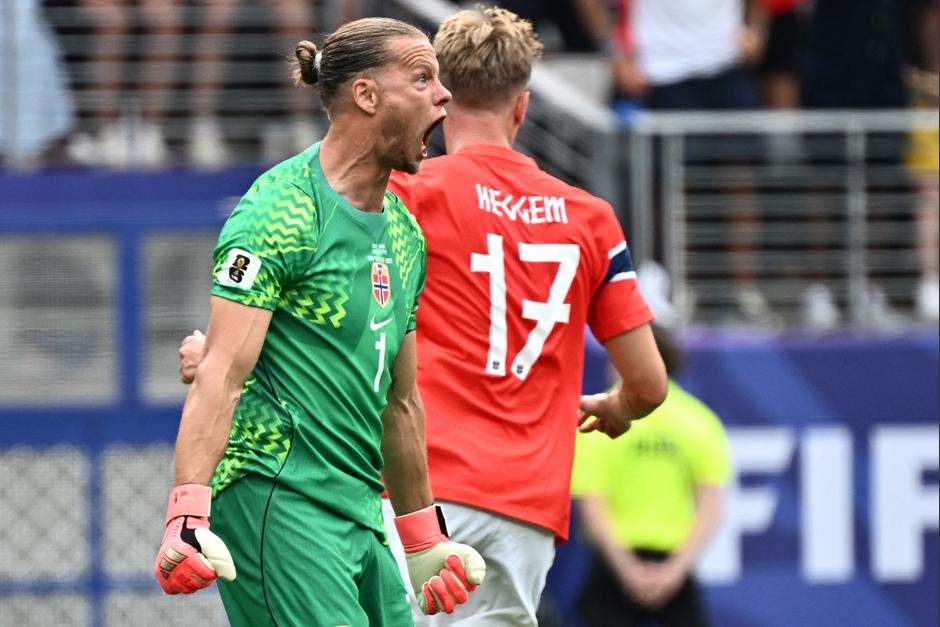 El arquero de Noruega, Orjan Nyland registra 87 acciones dentro del área y 75 fuera de ella, en United 2026. (Foto: AFP)