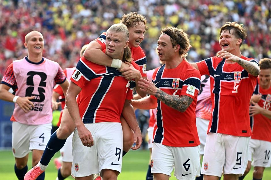 Haaland marcó doblete frente a Brasil y lideró a Noruega a los cuartos de final. (Foto: AFP)