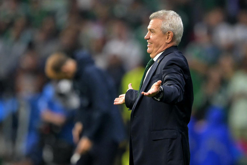 Aguirre defendió el esfuerzo de sus futbolistas y atribuyó la derrota a errores puntuales. (Foto: AFP)