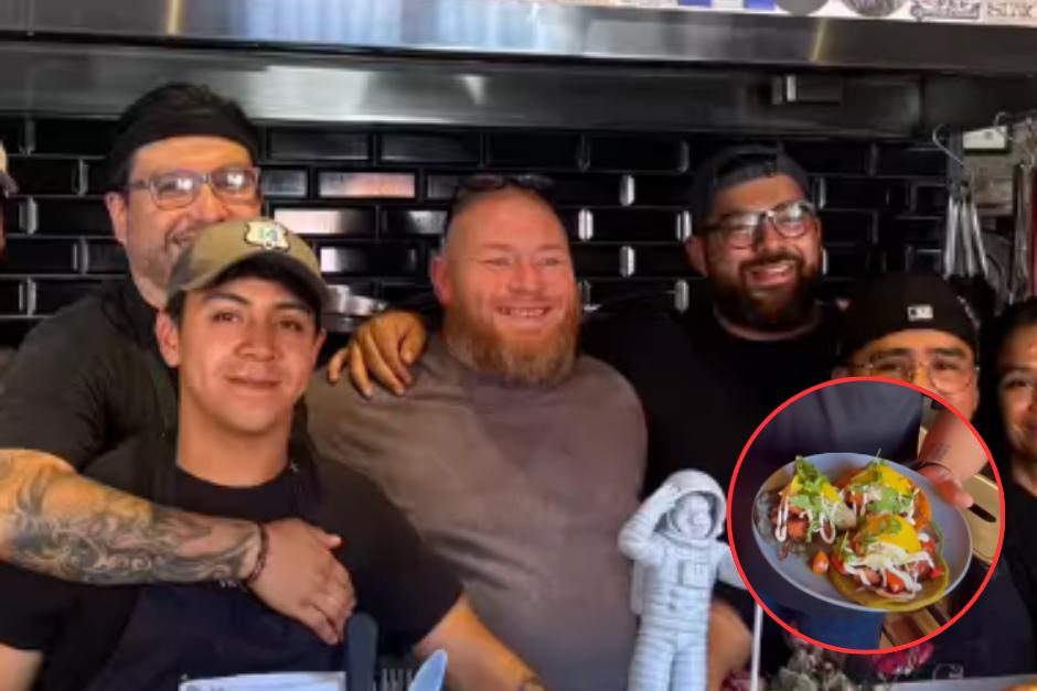 En el video compartido por el influencer, se observa cómo degusta junto a su familia de bebidas y platillos guatemaltecos. (Foto: Captura de Video)