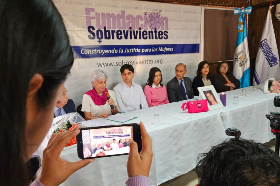 Tras 15 años de su desaparición, familiares de Cristina Siekavizza piden información de su paradero. En un evento de la Fundación Sobrevivientes acudieron sus hijos. (Foto. Archivo/Soy502)