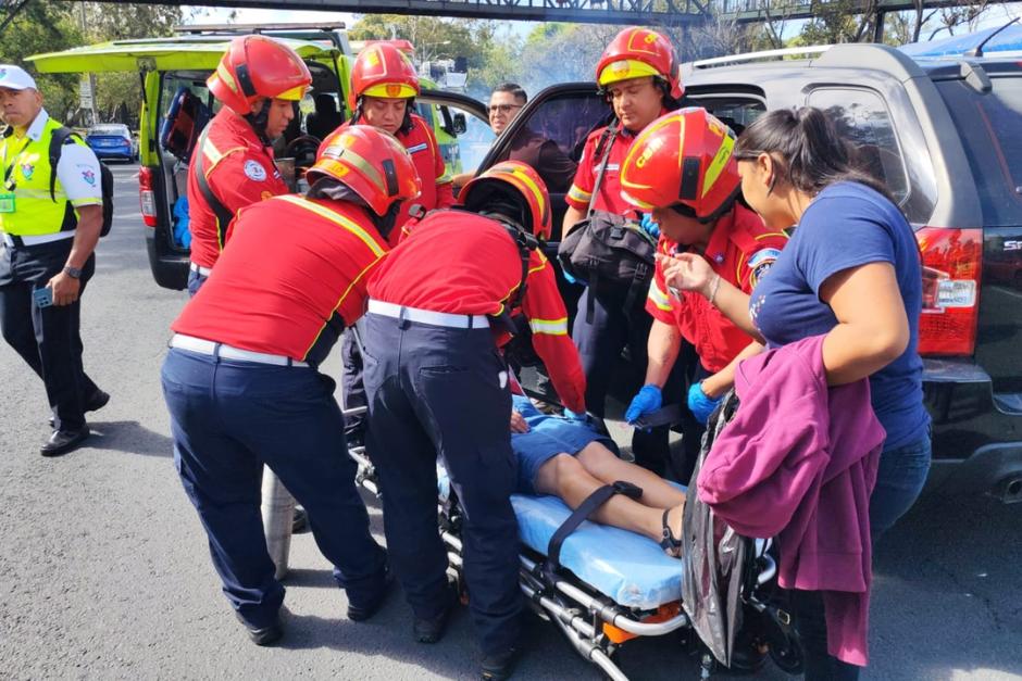 La mujer resultó con varias heridas de arma de fuego. (Foto: Bomberos Municipales)