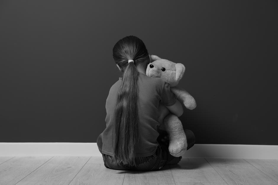 Las menores afirmaron que el abuso ocurrió por casi tres años. (Foto: Shutterstock)