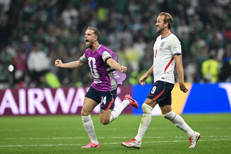 El centrocampista se encontraba celebrando el triunfo ante México cuando se lesionó. (Foto: AFP)