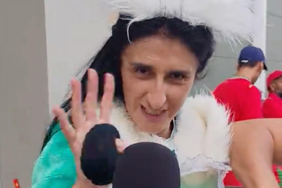 Bárbara Torres Excelsa envió un saludo a los guatemaltecos desde una transmisión. (Foto: Captura de pantalla)