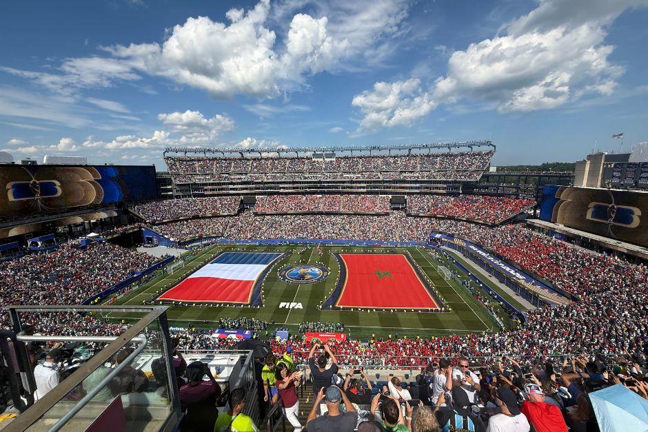 Desde la tribuna de medios, esta vez al aire libre, vimos el partido entre franceses y marroquíes. (Foto: Pedro Mijangos)
