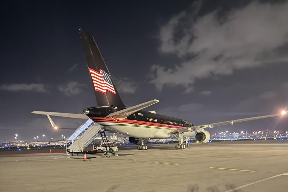 El primer aterrizaje en el renombrado aeropuerto quedó grabado en video. (Foto: Redes Sociales)
