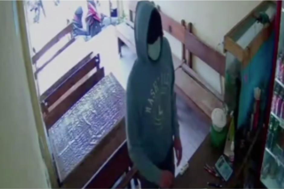 El video de la cámara de seguridad mostró como surgió el ataque armado. (Foto: Captura de video)