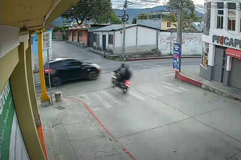 Una aparatosa colisión dejó como saldo dos heridos este viernes en San Marcos. (Foto: Captura de video)