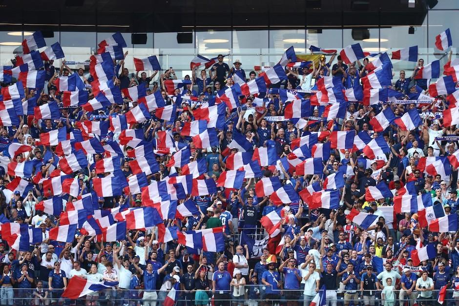 En medio de la celebración de Francia en su partido del Mundial, una adolescente de 17 años perdió la vida. (Foto: AFP)