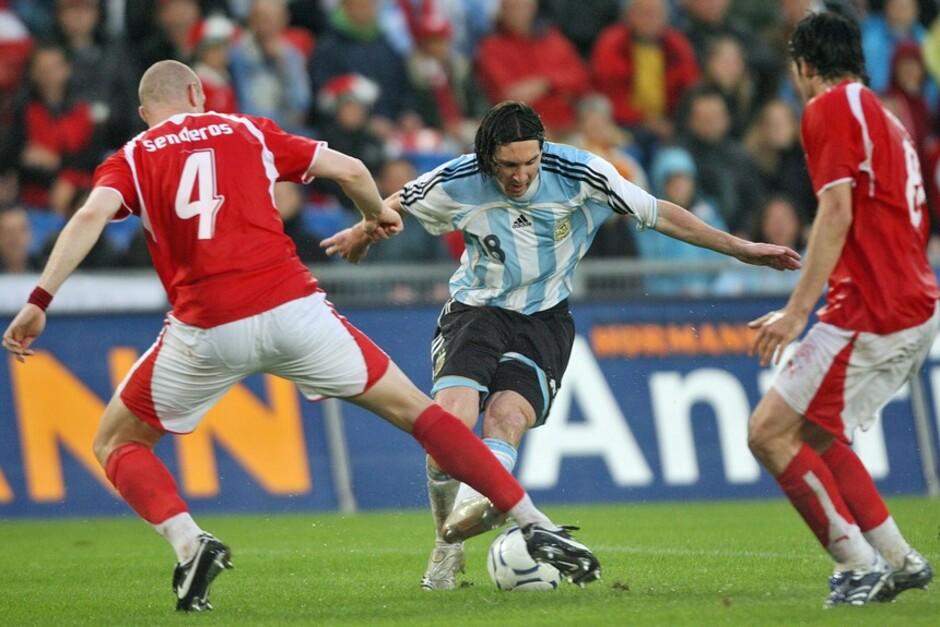 Ambas selecciones igualaron a un gol en un amistoso disputado en junio de 2007 en Suiza. (Foto: redes sociales) 