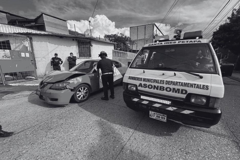 Criminales dispararon contra un vehículo dejando al conductor fallecido. (Foto: Asonbomd)