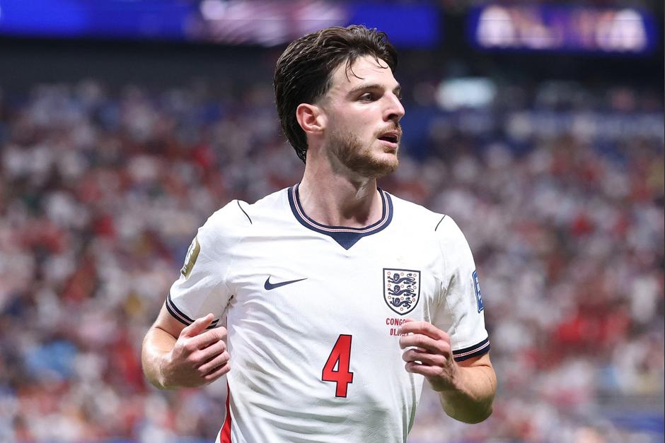 El jugador de la selección inglesa se encuentra apartado de sus compañeros. (Foto: AFP)